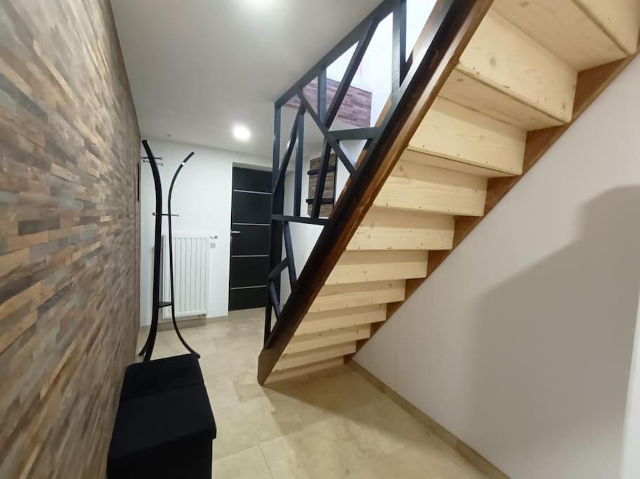 Appartement Independant La Tour Des Tuileries Aydoilles ภายนอก รูปภาพ