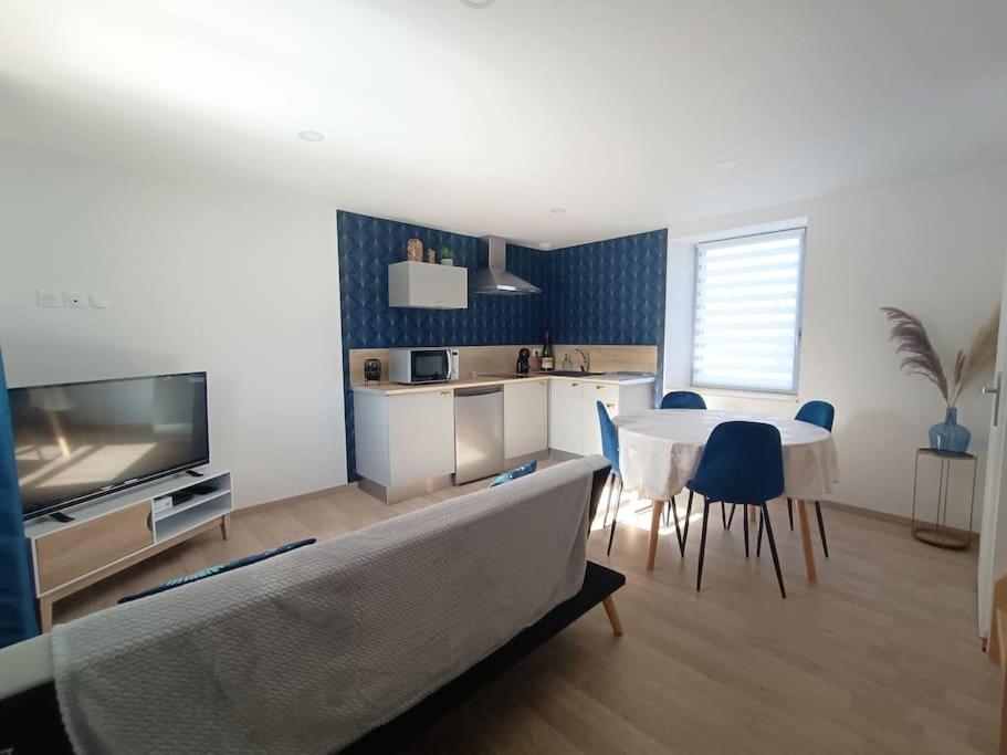 Appartement Independant La Tour Des Tuileries Aydoilles ภายนอก รูปภาพ