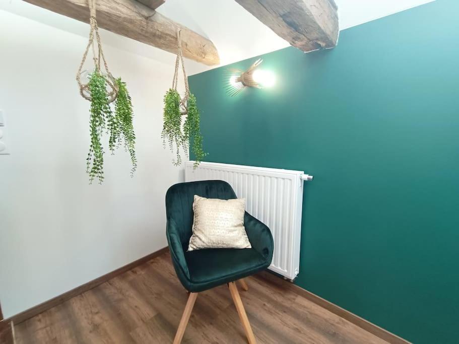 Appartement Independant La Tour Des Tuileries Aydoilles ภายนอก รูปภาพ